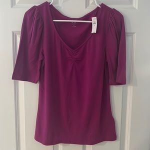 NWT Gap Feather T, Size Medium